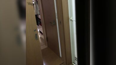 冒死爬窗偷窥白白嫩嫩的少妇洗澡换衣服